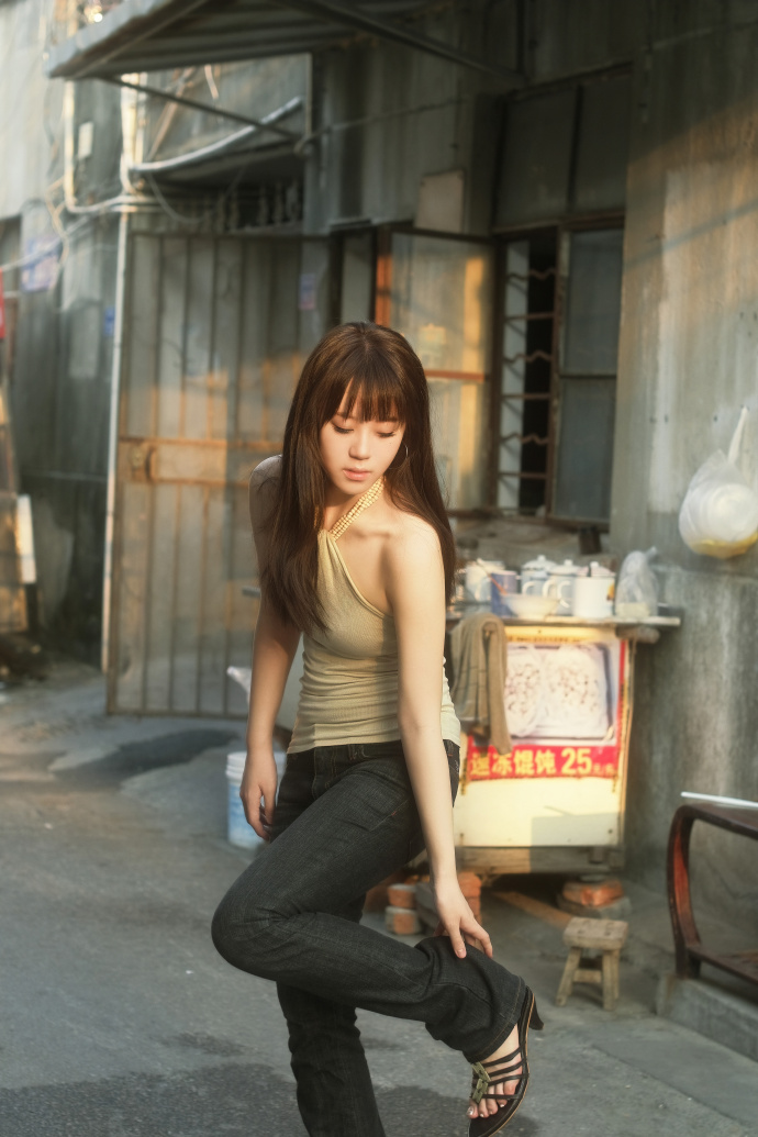 《这一秒过火》片头遭AI争议，紧急更换真人实拍版
